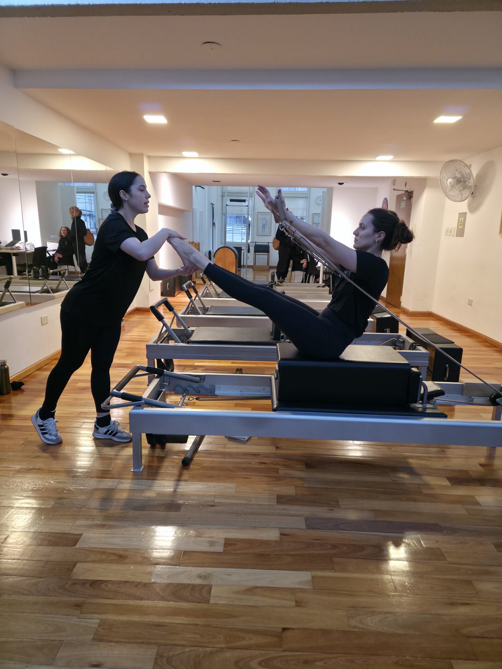 Ejercicio avanzado en Reformer, Pilates clásico, estudio en Palermo